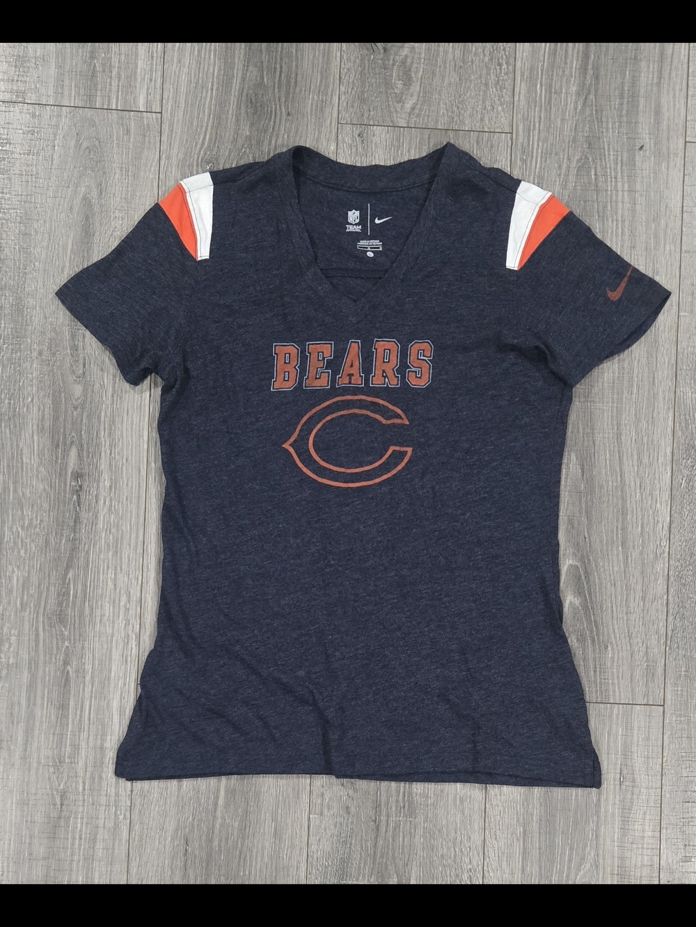 Nike NFL Team Apparel Chicago Bears Women’s V-Neck T-Shirt Size Lg #463